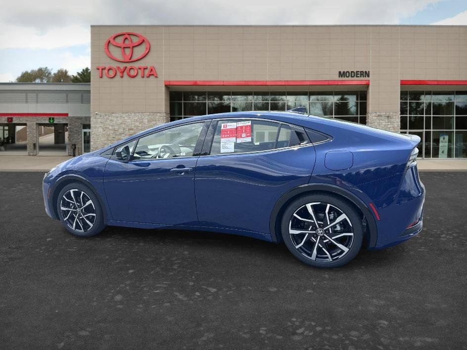 New 2026 Toyota Prius Plug-In Hybrid FWD image 5