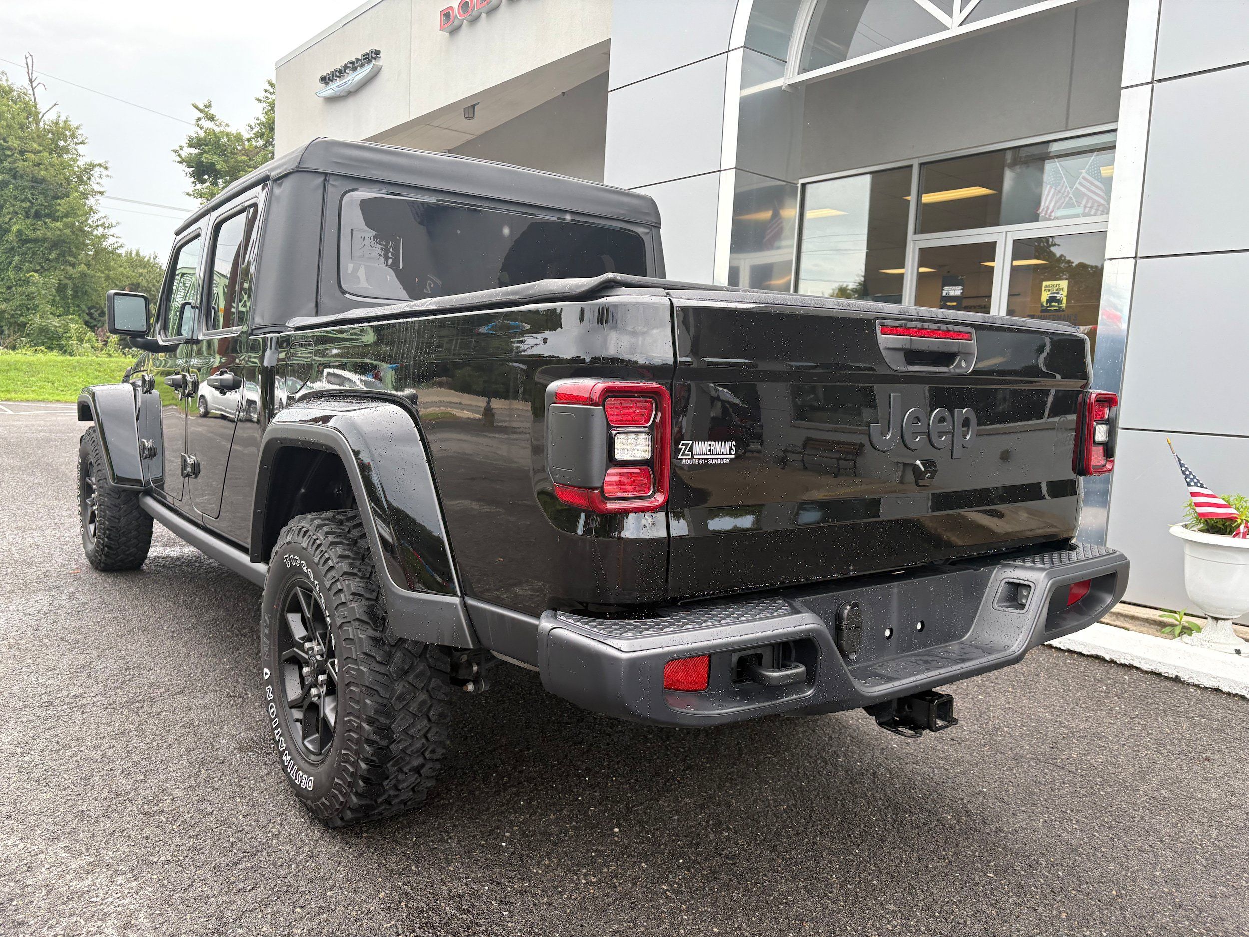 Certified 2025 Jeep Gladiator Sport AWD/4WD image 9