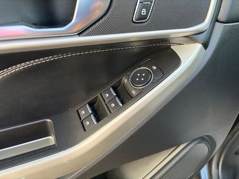 Used 2022 Ford Explorer XLT w/ Equipment Group 202A AWD/4WD image 13
