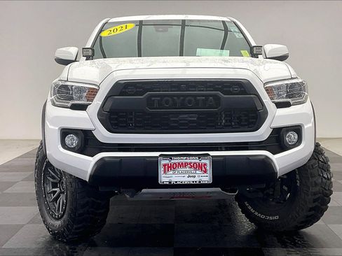 Used 2021 Toyota Tacoma TRD Off-Road w/ Technology Package image 2