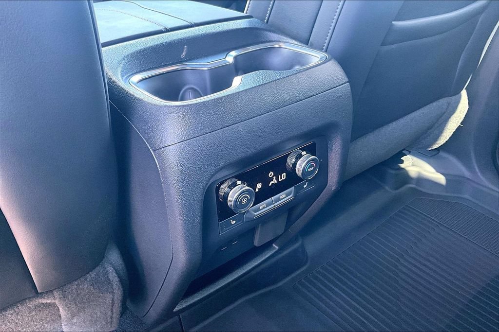 Used 2025 Buick Enclave Avenir w/ Super Cruise Package FWD image 25