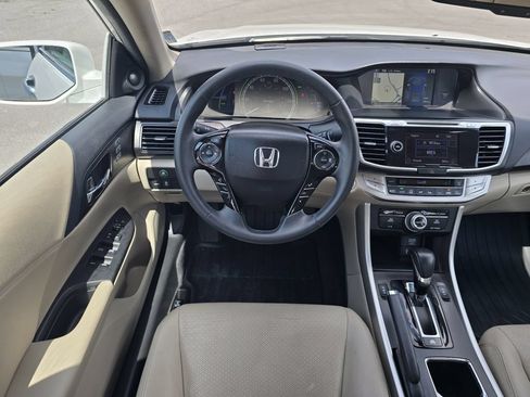 Used 2015 Honda Accord Touring image 13
