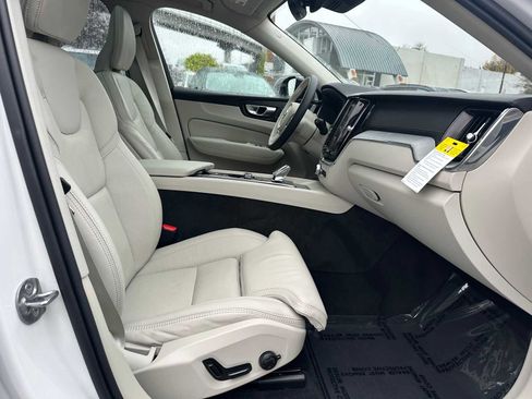 Used 2025 Volvo XC60 B5 Ultra w/ Protection Package Premier image 10