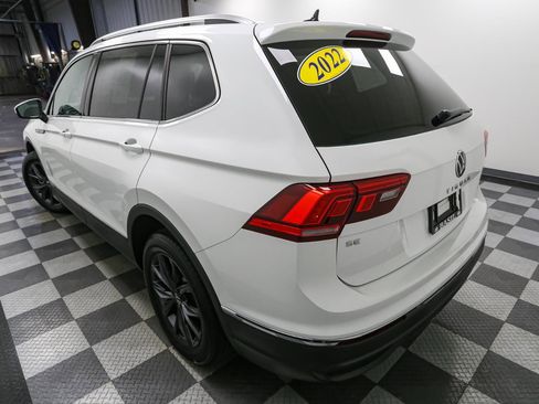 Certified 2022 Volkswagen Tiguan SE w/ Panoramic Sunroof Package image 11