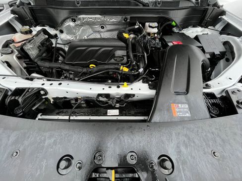 Used 2025 Chevrolet Trax LT image 32