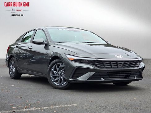 Used 2024 Hyundai Elantra SEL image 1