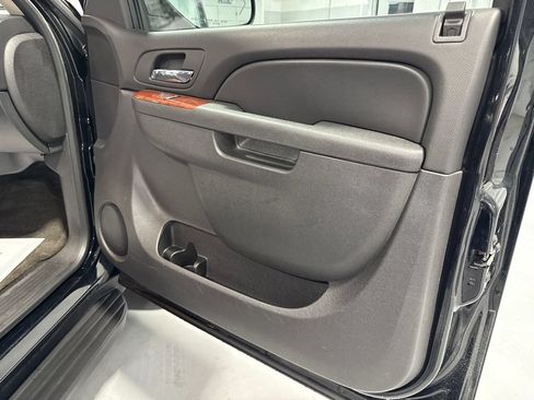 Used 2011 Chevrolet Avalanche LT w/ Regional Value Package AWD/4WD image 31