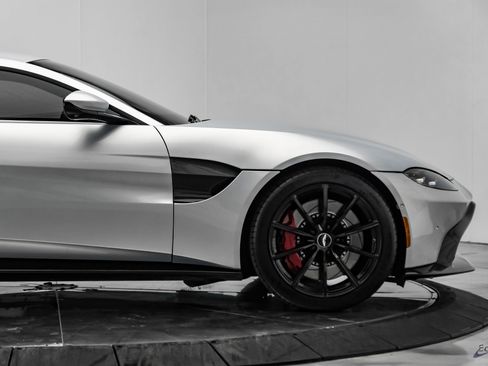 Used 2019 Aston Martin V8 Vantage Coupe RWD image 25