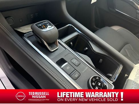 New 2026 Nissan Pathfinder Platinum image 24