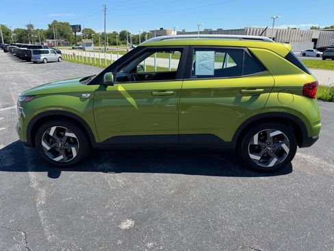Used 2023 Hyundai Venue SEL FWD image 6