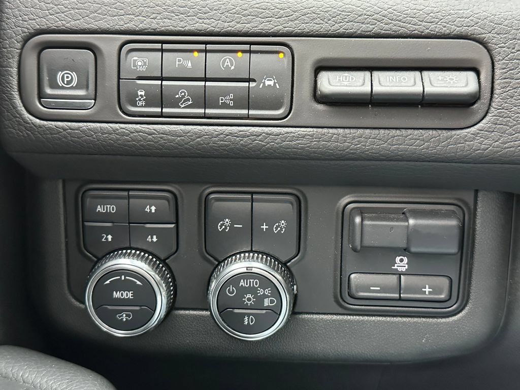 Used 2024 GMC Yukon Denali w/ Denali Reserve Package AWD/4WD image 68
