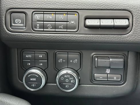 Used 2024 GMC Yukon Denali w/ Denali Reserve Package AWD/4WD image 68