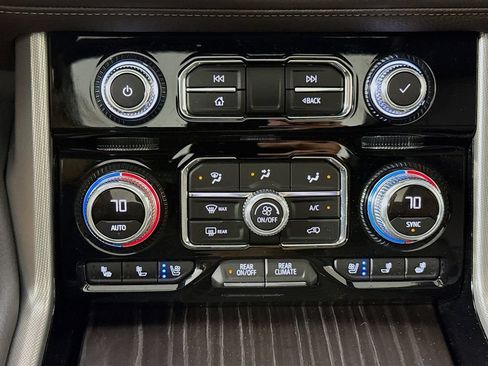 Used 2021 GMC Yukon XL Denali AWD/4WD image 16