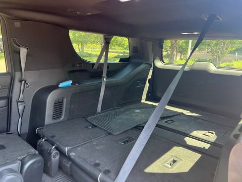 Used 2023 Cadillac Escalade ESV Premium Luxury AWD/4WD image 16
