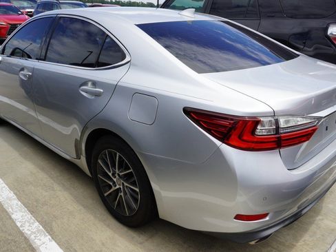 Used 2016 Lexus ES 350 w/ Luxury Package w/Wood Trim FWD image 8