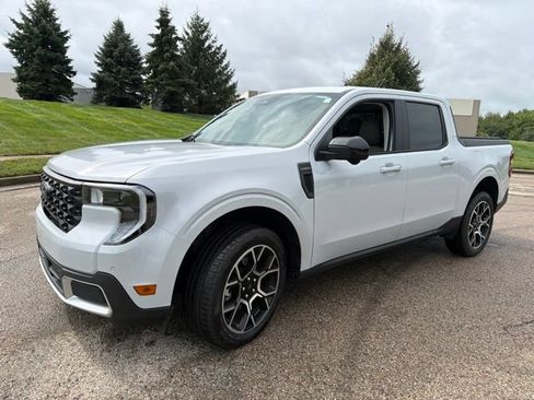 Used 2025 Ford Maverick Lariat AWD/4WD image 4
