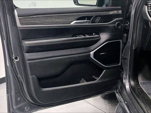 Used 2022 Jeep Wagoneer Series III w/ Convenience Group I image 17