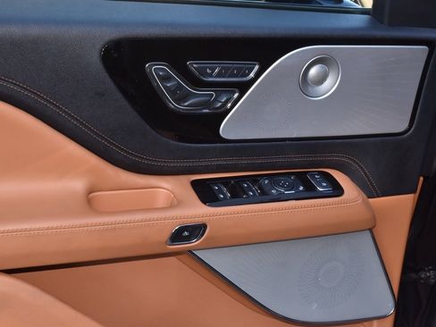 Certified 2022 Lincoln Aviator Black Label w/ Class IV Trailer Tow Package image 39