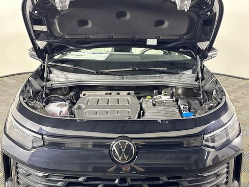 New 2025 Volkswagen Tiguan SE image 21