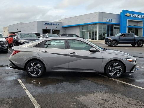Used 2024 Hyundai Elantra Limited FWD image 6