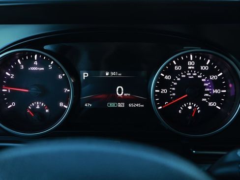 Used 2024 Kia Carnival LX image 12