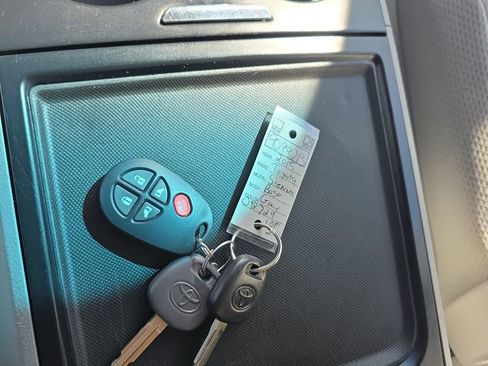 Used 2015 Toyota Sienna LE AWD/4WD image 25