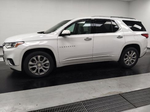 Used 2018 Chevrolet Traverse Premier w/ Driver Confidence II Package FWD image 2