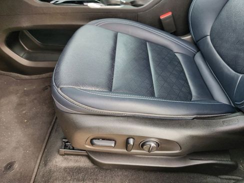 Used 2022 Chevrolet Bolt EUV LT w/ Convenience Package image 27