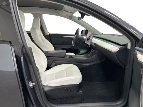 Certified 2023 Tesla Model Y Long Range AWD/4WD image 13