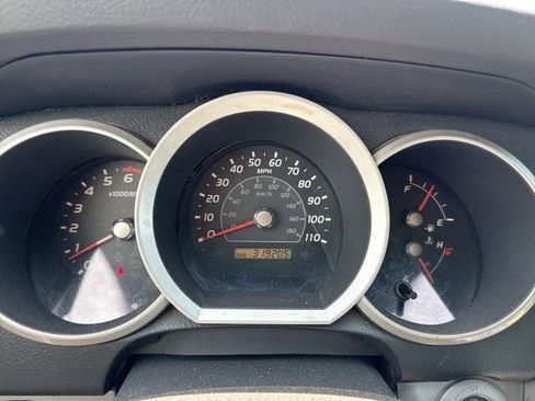 Used 2006 Toyota 4Runner SR5 AWD/4WD image 3