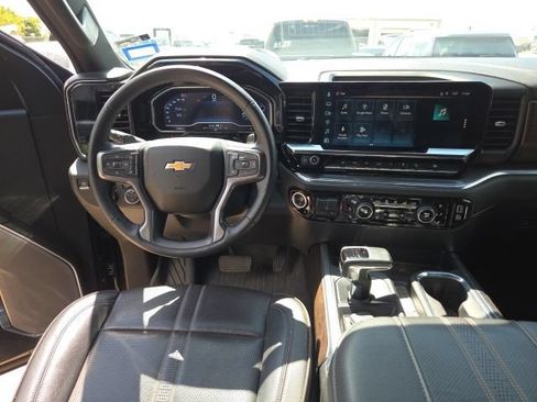 Used 2024 Chevrolet Silverado 1500 High Country w/ Technology Package AWD/4WD image 8