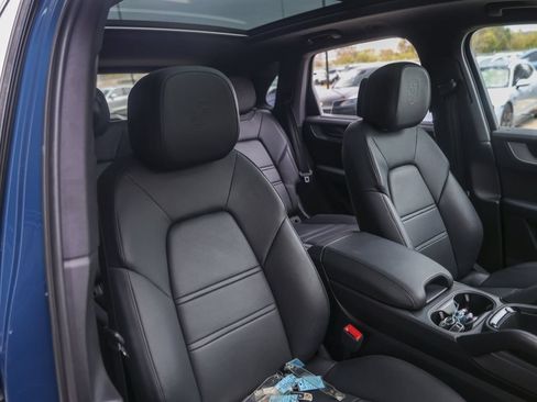 Certified 2025 Porsche Cayenne E-Hybrid AWD/4WD image 38