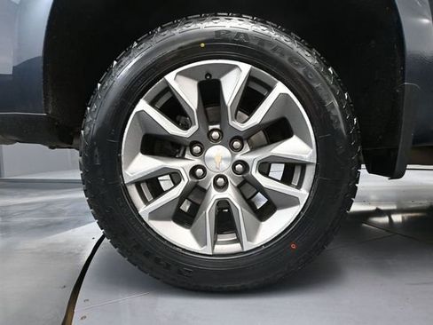 Used 2022 Chevrolet Silverado 1500 LT AWD/4WD image 16