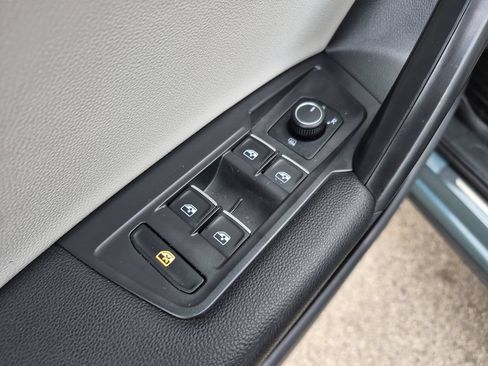 Used 2021 Volkswagen Tiguan SE FWD image 18