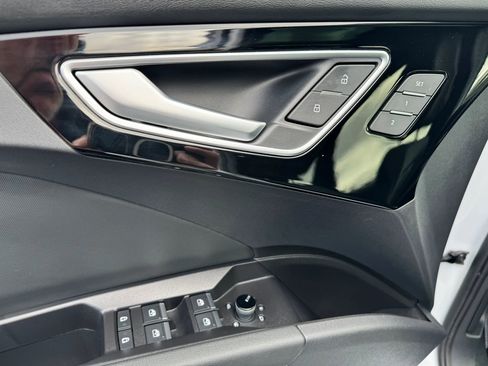 Used 2024 Audi Q4 e-tron Premium w/ Convenience Package image 39