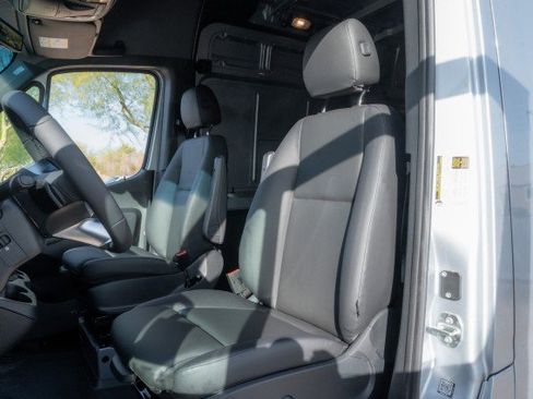 Used 2025 Mercedes-Benz Sprinter 2500 image 13