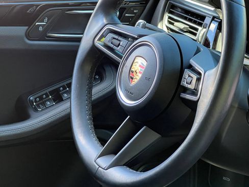 Certified 2023 Porsche Macan AWD/4WD image 24