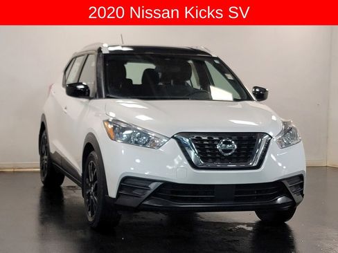 Used 2020 Nissan Kicks SV image 2