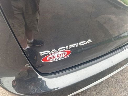 Used 2021 Chrysler Pacifica Touring-L image 46