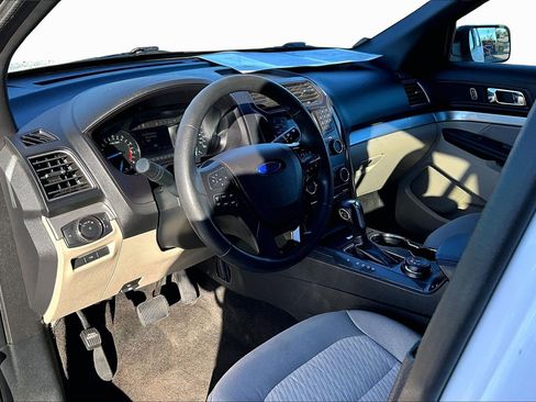 Used 2018 Ford Explorer Base image 12