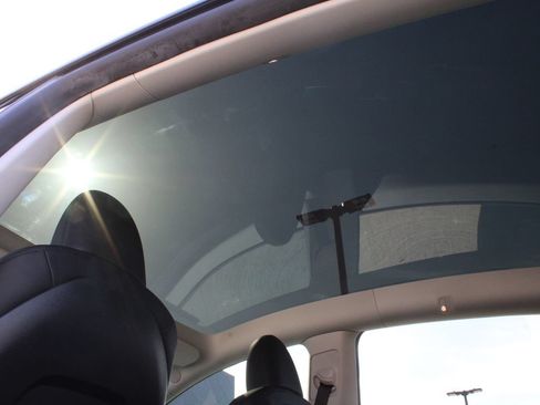 Used 2024 Tesla Model Y Long Range RWD image 19