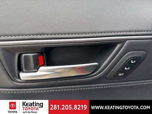 Used 2024 Toyota Venza Limited image 10