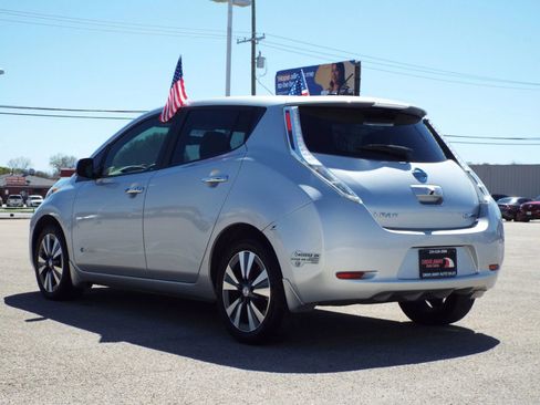 Used 2016 Nissan Leaf SV w/ Premium Package FWD image 8