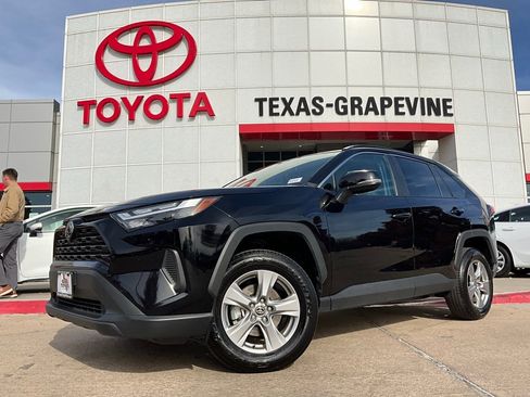 Used 2025 Toyota RAV4 XLE image 2