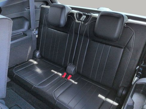 Used 2022 Volkswagen Tiguan SE R-Line FWD image 18