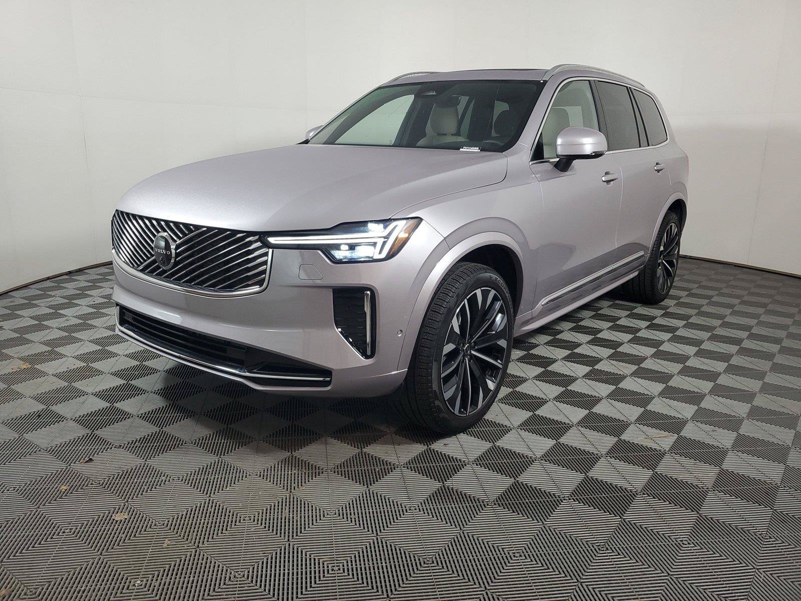 Used 2026 Volvo XC90 B6 Plus w/ Protection Package Premier AWD/4WD image 3