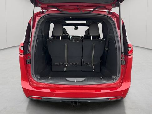 New 2026 Chrysler Pacifica Limited w/ Uconnect Theater Family Group image 22