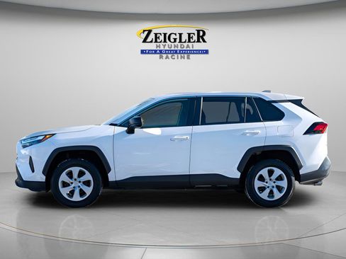 Used 2024 Toyota RAV4 LE AWD/4WD image 4