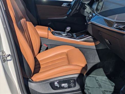 Used 2021 BMW X7 xDrive40i w/ Premium Package image 22