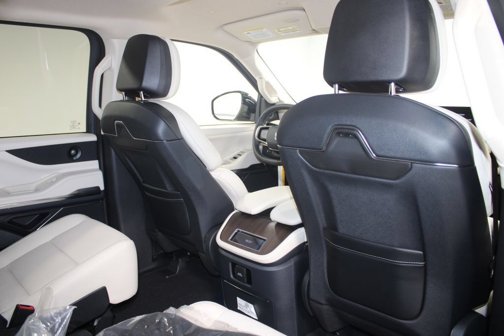 New 2027 Lincoln Navigator Premiere RWD image 36
